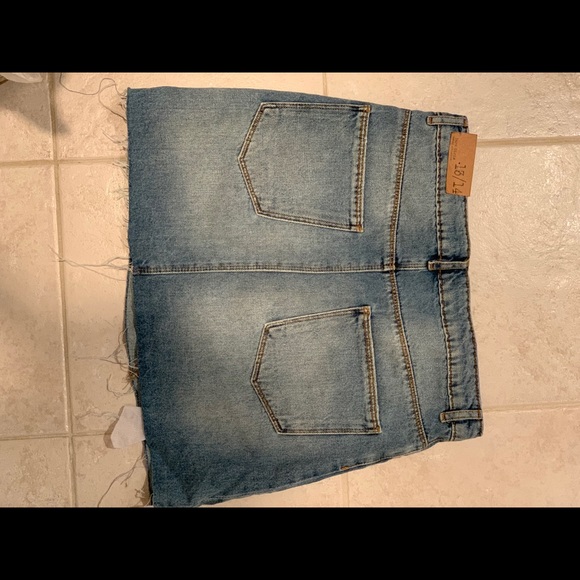 Zara girls 13/4 denim skirt with pearl detail - Picture 2 of 2